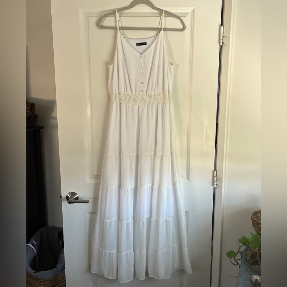 Pretty Garden White Midi Dress